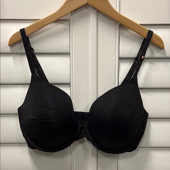 Victoria's Secret Other - Victoria's Secret Black Bra with Molded Cups and Adjustable Straps‎